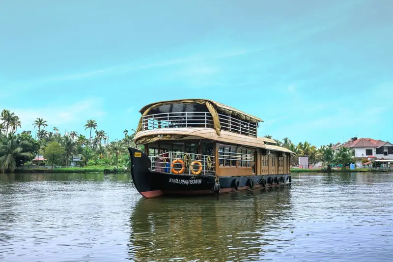Riverland houseboat cruising the Alleppey backwaters